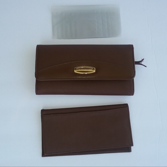 Liz Claiborne Handbags - Liz Claiborne Wallet - nwot